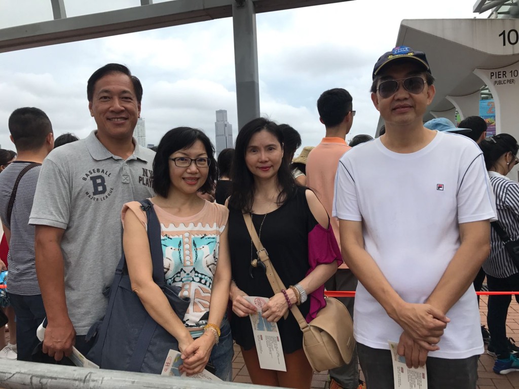文氏家族一家四口認為今次機會難得,最想看殲-15戰機。