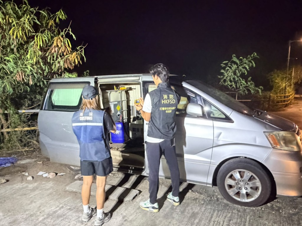 涉案鬼油車位於龍鼓灘路民居一帶。 涉案鬼油車位於龍鼓灘路民居一帶。