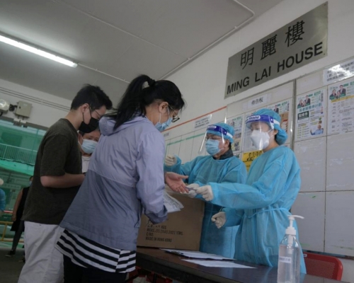 新冠肺炎個案數字高居不下。資料圖片