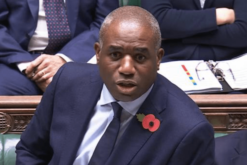 《泰晤士報》25日披露,英國副首相兼司法大臣林德偉(David Lammy)正推動重大司法改革,計劃撤銷大部分案件的陪審團審訊制度。法新社 《泰晤士報》25日披露,英國副首相兼司法大臣林德偉(David Lammy)正推動重大司法改革,計劃撤銷大部分案件的陪審團審訊制度。法新社