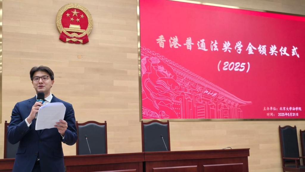 大律師公會主席毛樂禮在結業禮上致辭,指今年課程著重教授調解和仲裁,以及庭辯技巧,提升學生的法律實務能力。