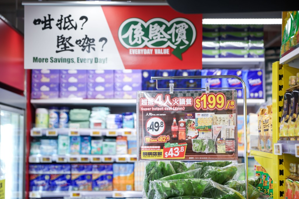 天氣轉冷在家「打邊爐」成潮流，所有門市均推出火鍋專門貨架，從火鍋料到飲品都在一個貨架或就近雪櫃伸手可及。