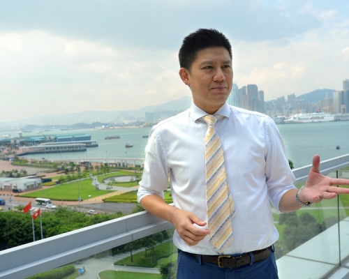 譚文豪質疑機管局一旦無力還債政府或需為三跑包底。資料圖片