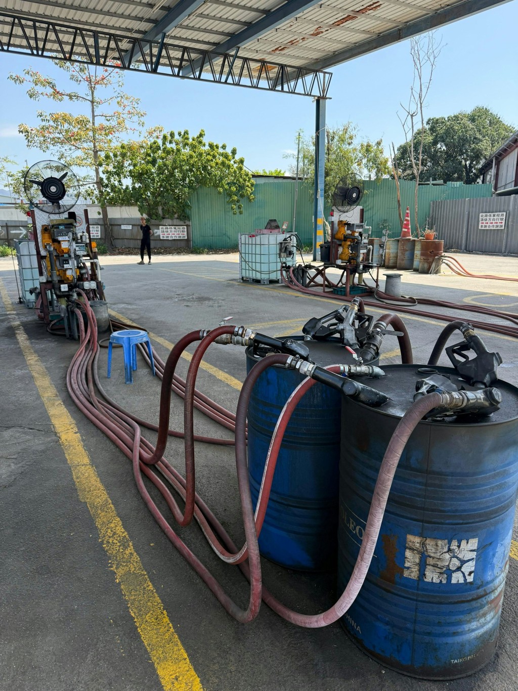 消防處日前於北區及葵青區一帶進行代號「截流」的針對性打擊「入鬼油」行動。