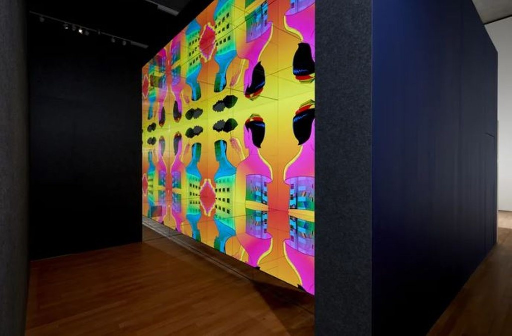M+免費展｜江康泉（江記）的《海巿鏡花》以多重鏡面裝置，折射出宛如萬花筒的動畫影像