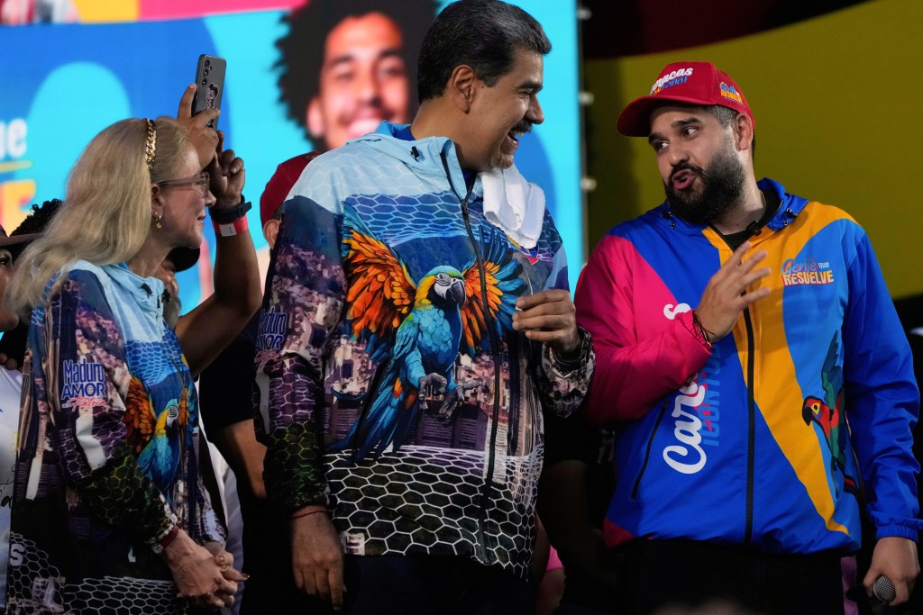 格拉（右）與父親馬杜羅（中）及繼母弗洛雷斯。美聯社