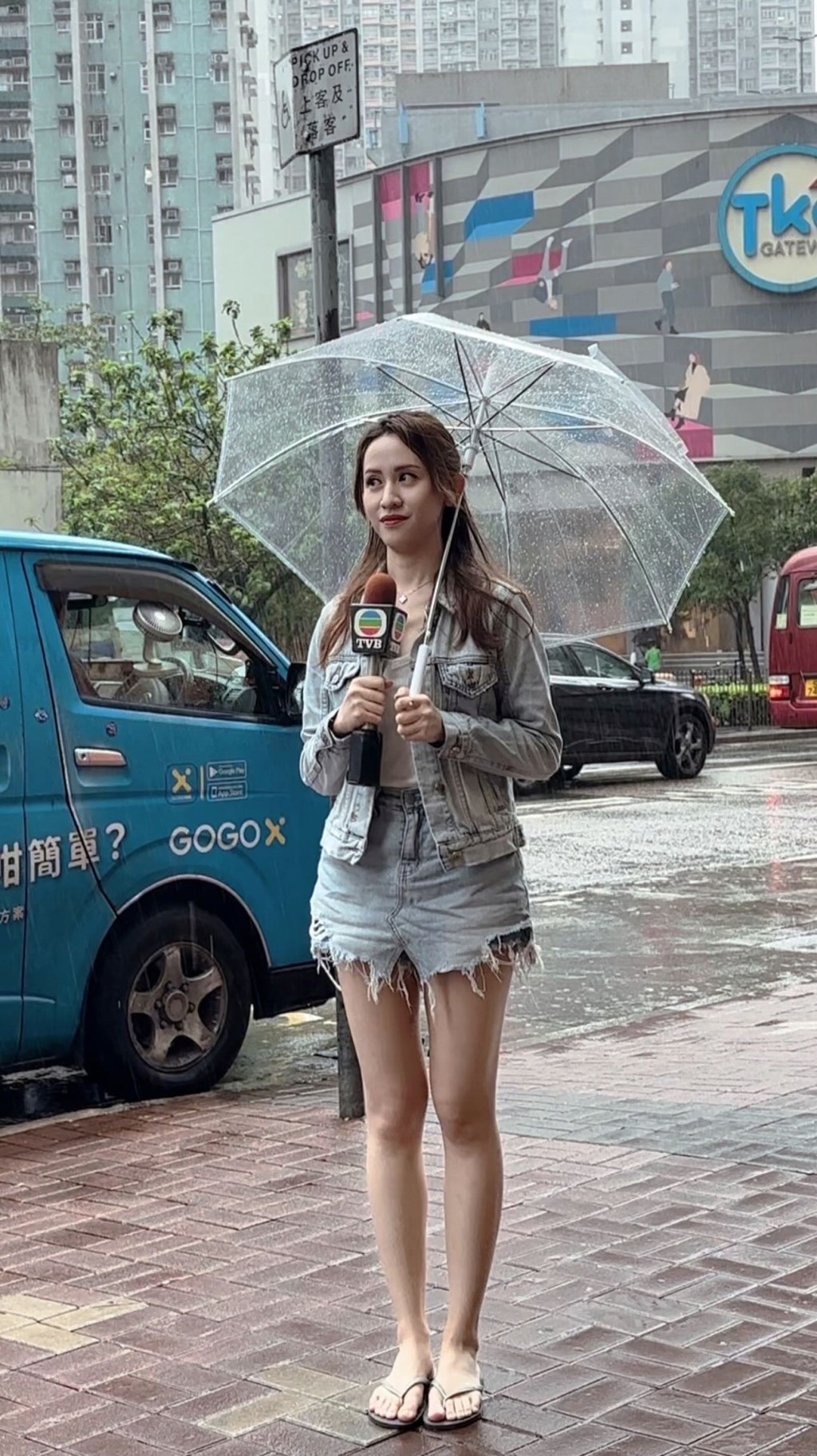 梁菁琳於2021年落選港姐後即簽約TVB，同年成為《東張西望》外景主持之一。
