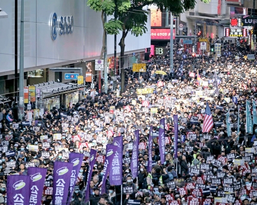 人權監察呼籲警方尊重市民的和平集會、示威和表達權利。