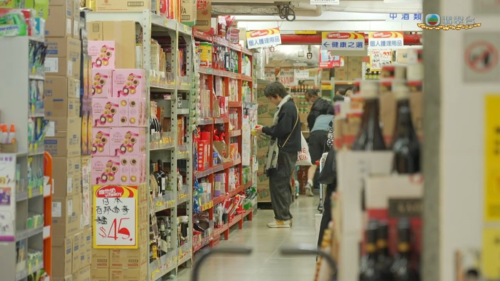 家興超市除了本地產品，連外地零食都有。