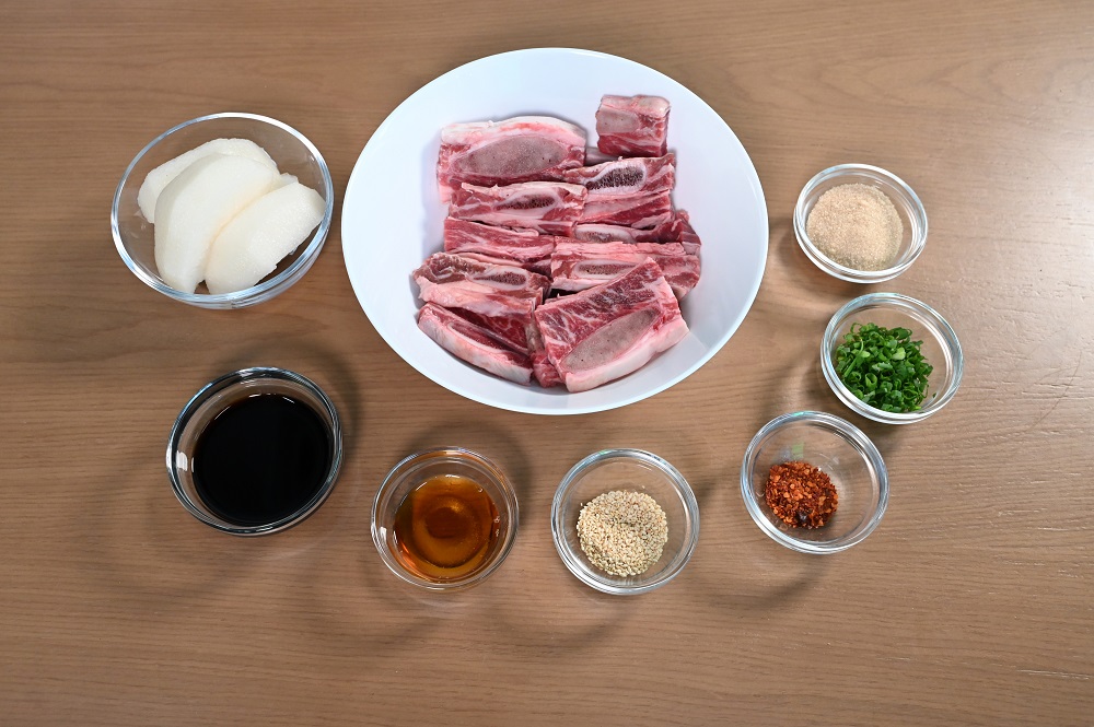 用韓式醬料醃牛仔骨，特別惹味。