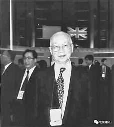 柯华曾来港见证香港回归。