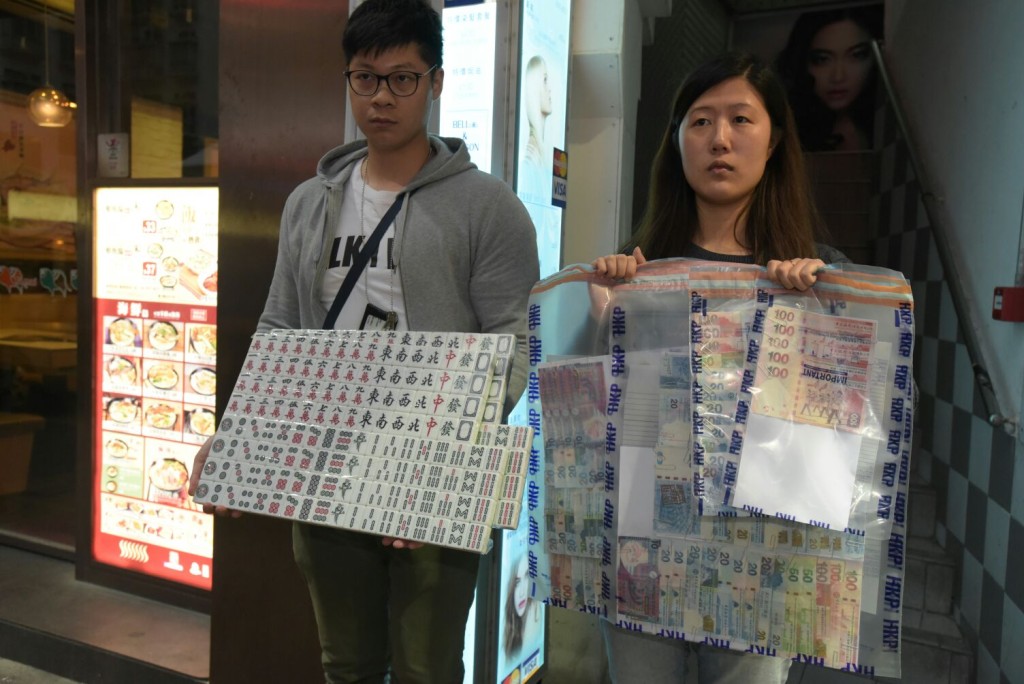 警方檢獲一批證物。黃文威攝