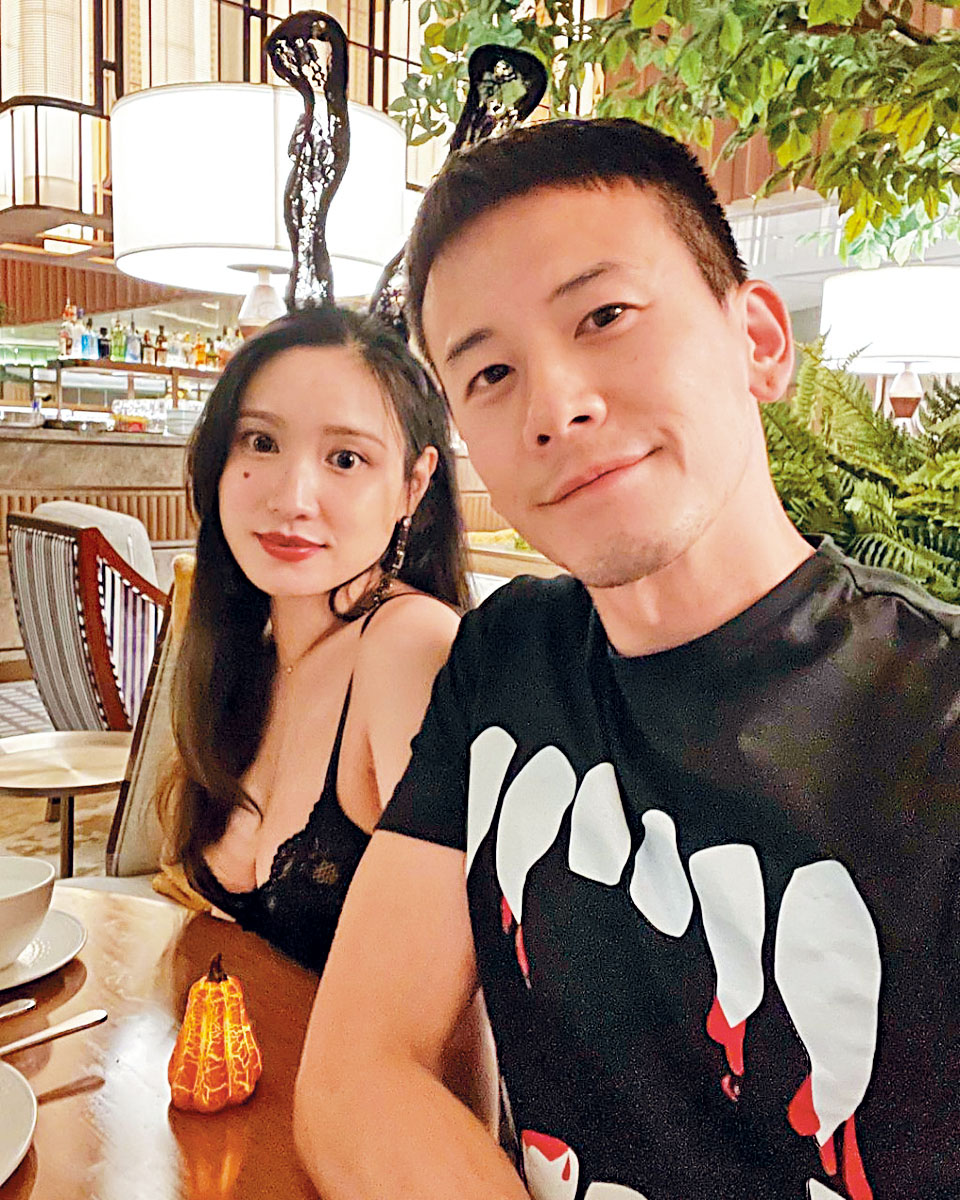 陈宇琛上载跟老婆的合照，其太太虽然怀孕，身形仍甚fit。