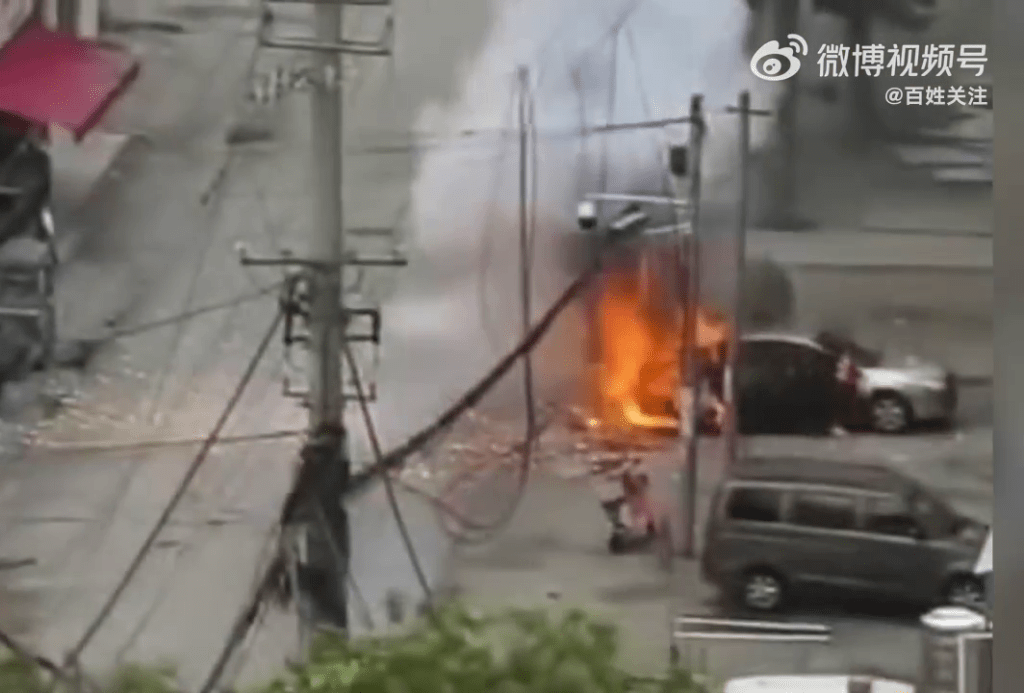 高壓電線從天而降，河南車輛爆炸燒毀。