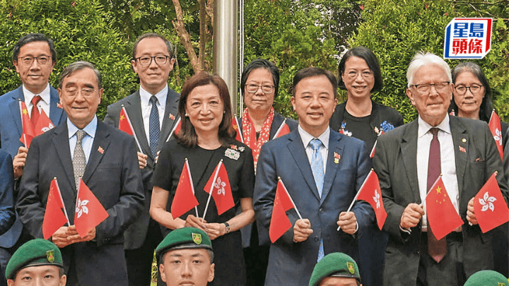 張翔與時任校委會主席王沛詩爆發不和，觸發校政風波，結果由政府介入。