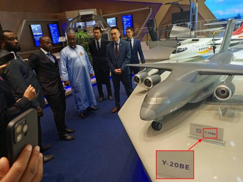 中國「運20BE」在迪拜航展首次露面。