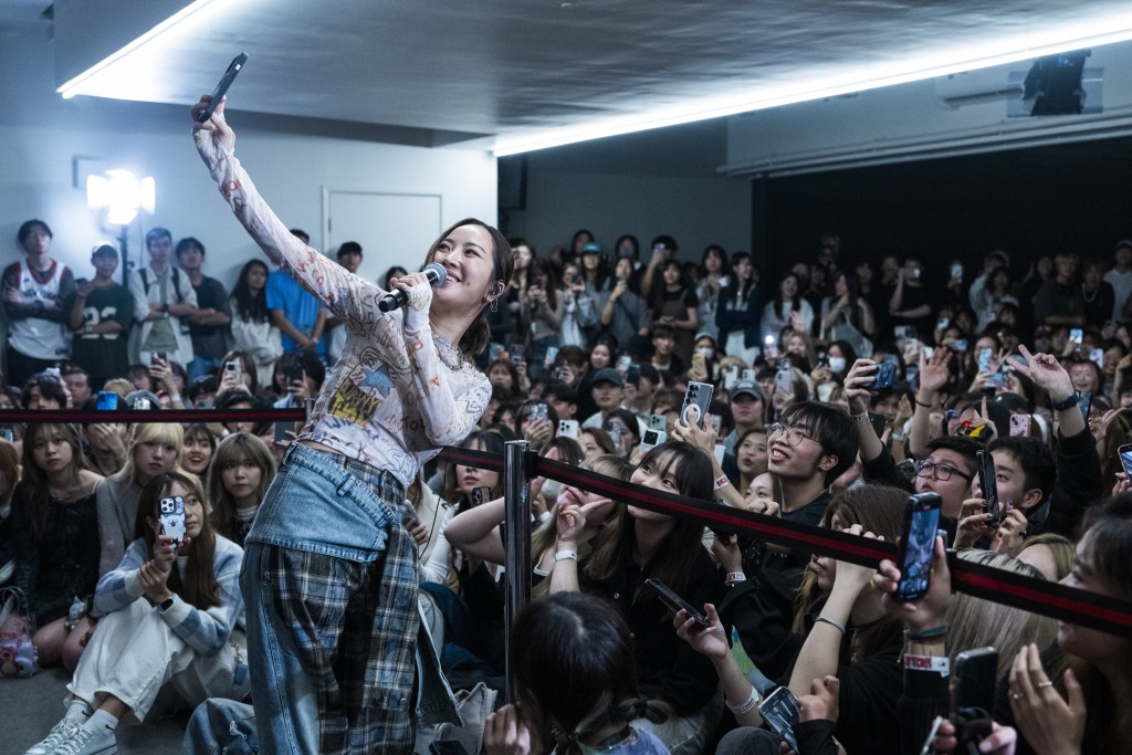 Kirt t 與學生們Selfie。