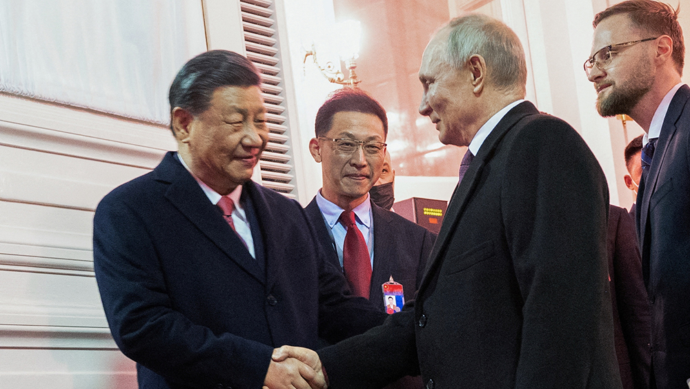 王毅應詢向博納介紹了中國國家主席習近平的訪俄情況。路透社