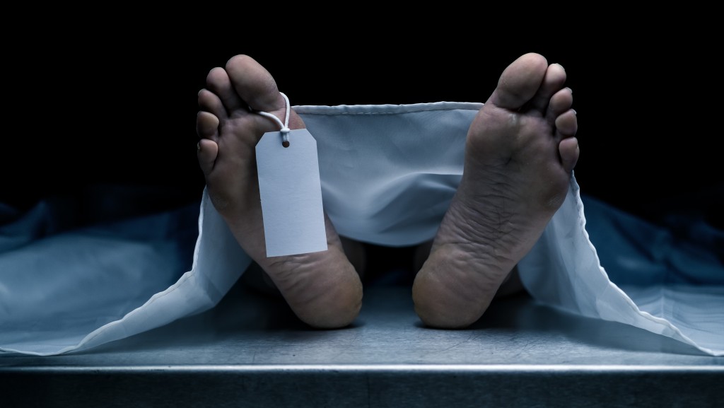 火化前復活｜ 女子被判亡塞屍袋 突復活喘氣嚇死殯儀館員工
