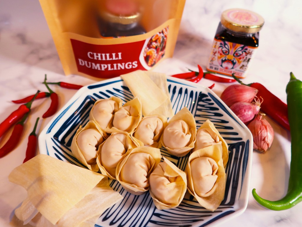 每包材料可制作十只抄手。