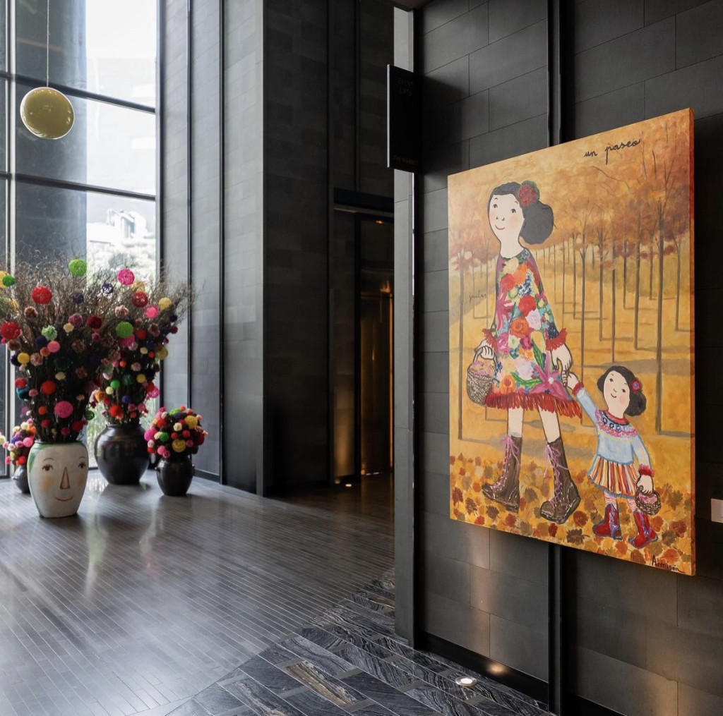 去年Eva联同丹麦花卉艺术家Nicolai Bergmann，为首尔四季酒店大堂创作的艺术装置。