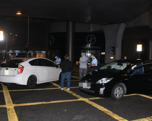 尖沙嘴私家車溜前撞同款車。