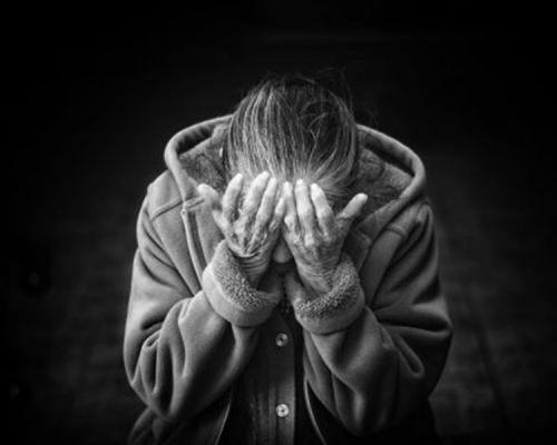 1名老妇惨被打死。网图