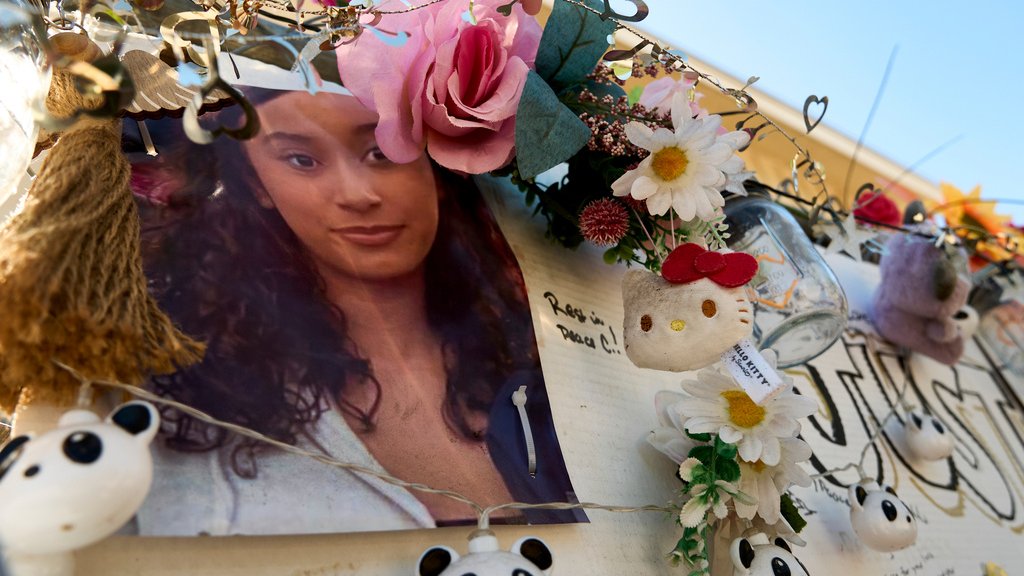 民眾悼念被殺的未成年少女塞萊斯特。美聯社