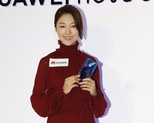 颜卓灵提醒大家在温泉范围内还是不要影相，以免令他人尴尬。