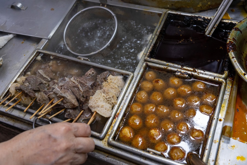 餐牌43年基本不變,拒絕加入珍珠奶茶、芋圓等潮流元素。 餐牌43年基本不變,拒絕加入珍珠奶茶、芋圓等潮流元素。