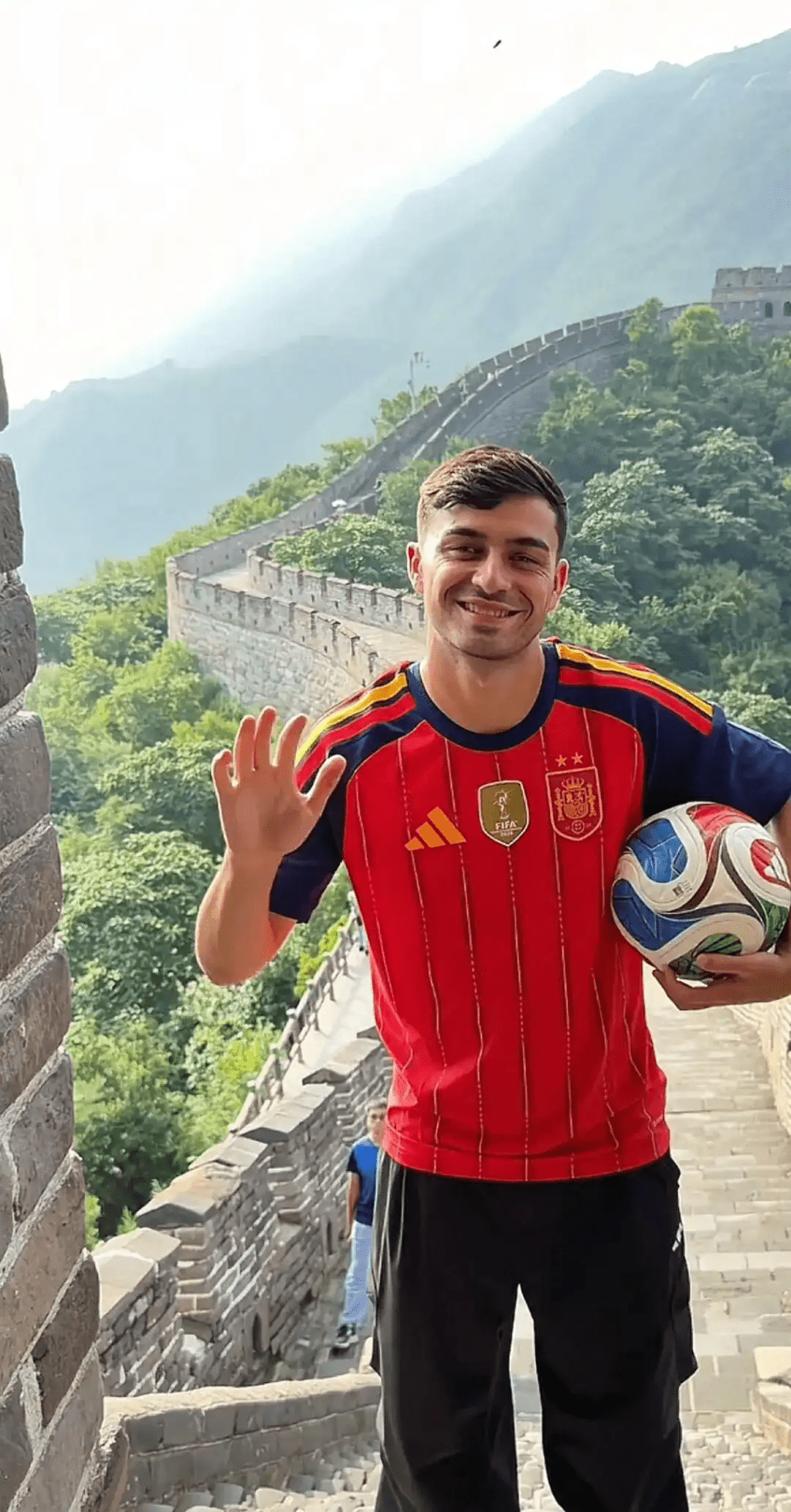 西班牙柏迪遊長城。 北京日報 西班牙柏迪遊長城。 北京日報