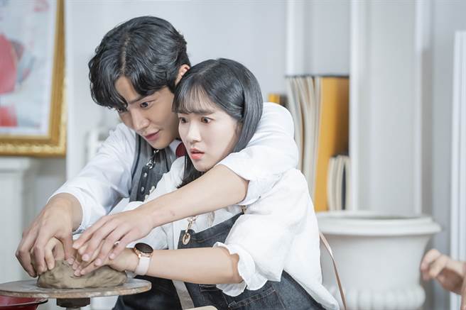 金惠奫在《偶然發現的一天》與路雲合作。