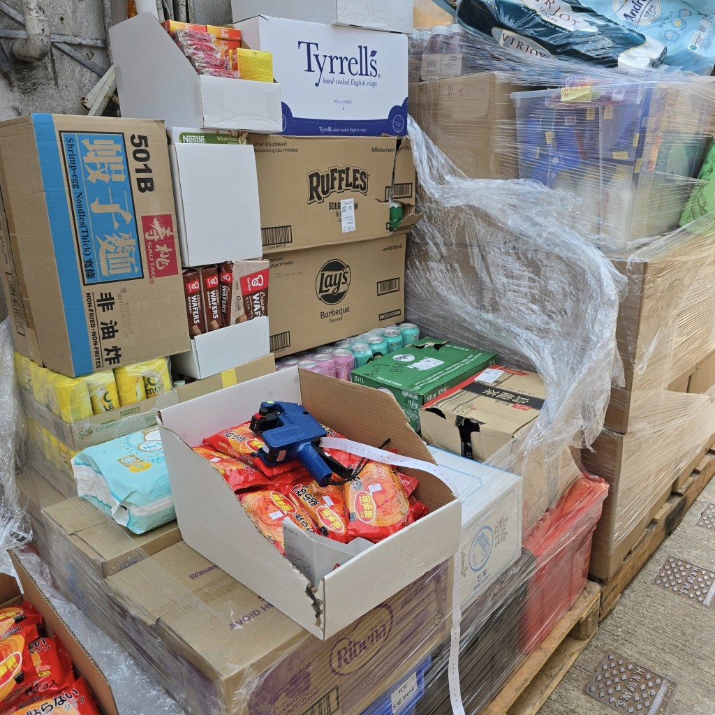 從結業商舖收購回來的超市貨品銷售情況很好,他們以六折的價格出售,迅速售罄。(大福行提供相片) 從結業商舖收購回來的超市貨品銷售情況很好,他們以六折的價格出售,迅速售罄。(大福行提供相片)