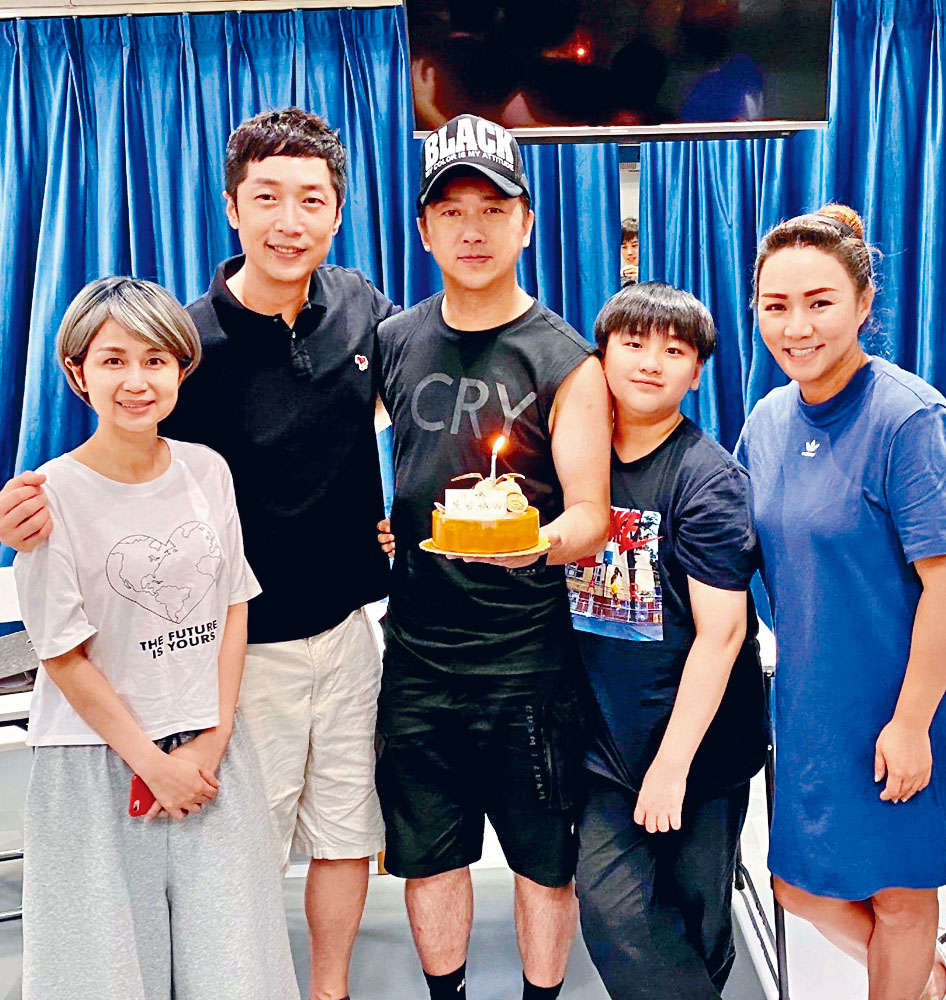 馬浚偉（左二）亦出錢出力幫助子博，對林太的離世表示傷心。