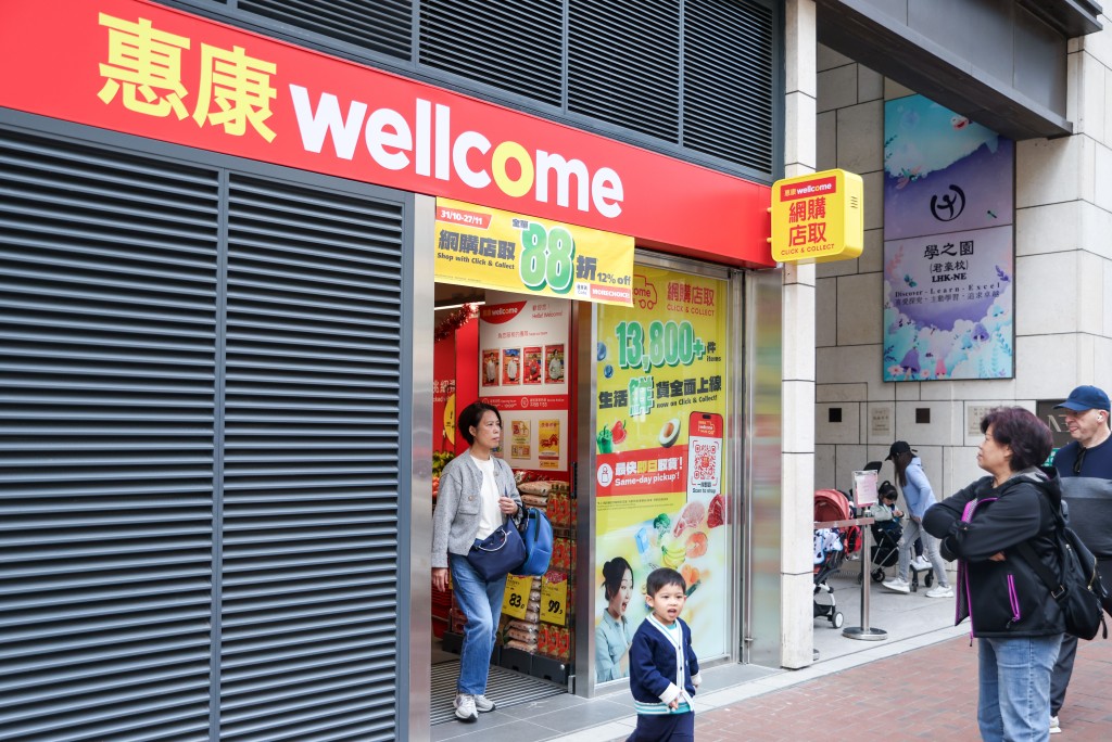 記者在訪問當天參觀了惠康上月才新開的一間鰂魚涌小型門店，毗鄰住宅及幼稚園，面積約3,000方呎。