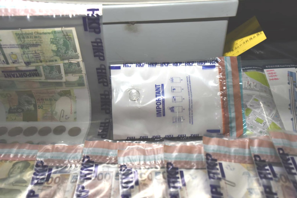 警方搜出現金及首飾