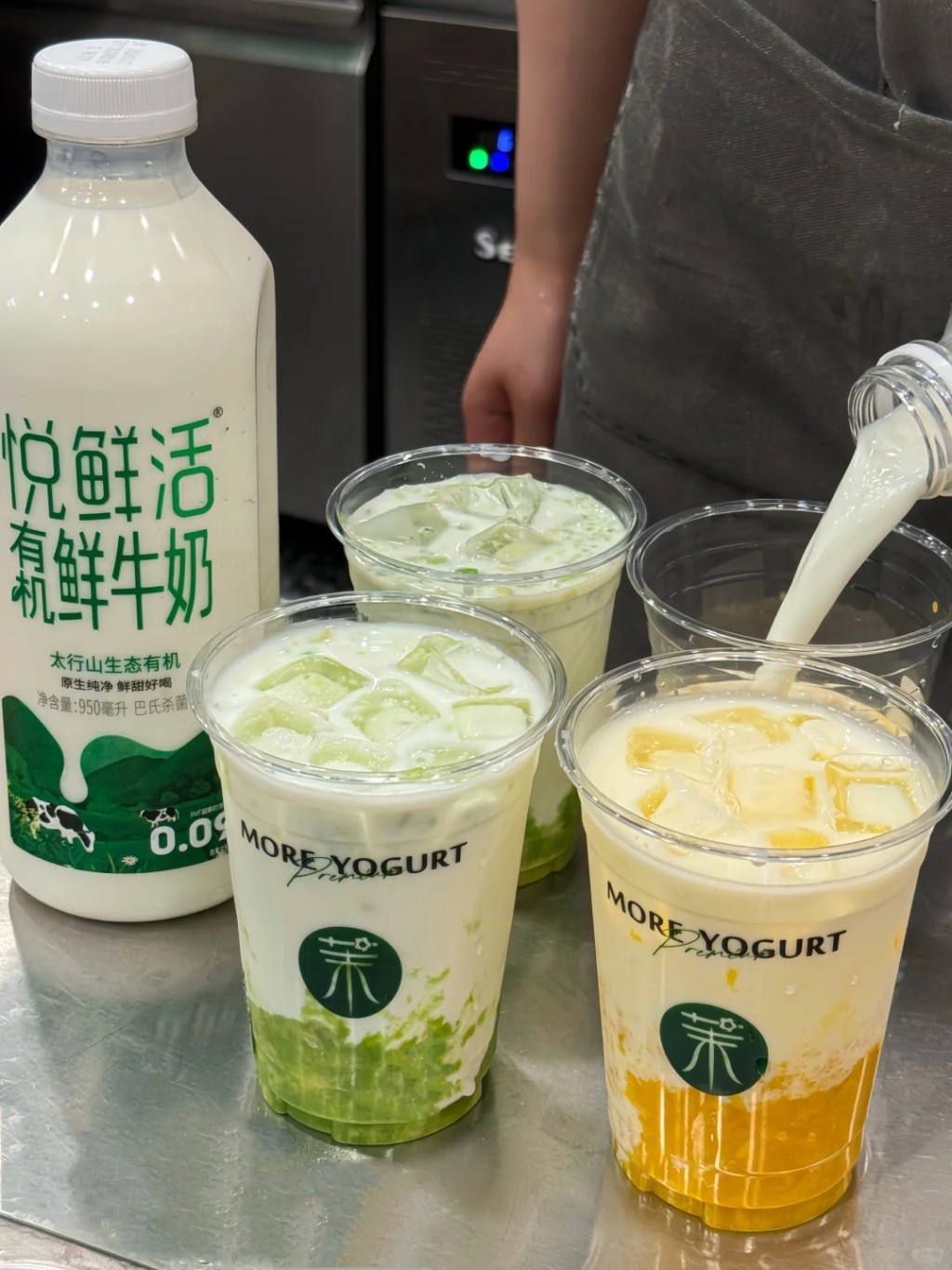 「茉酸奶」在內地市場頗受歡迎，標榜使用新鮮水果原料。小紅書