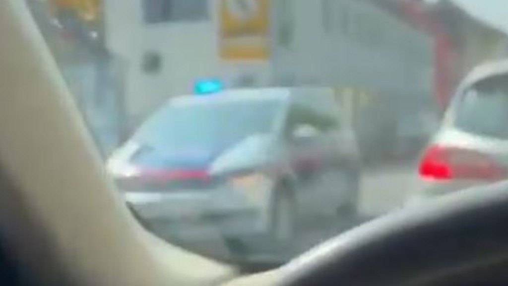 事發後大批警車趕往現場。X@Esterreicherr 事發後大批警車趕往現場。X@Esterreicherr