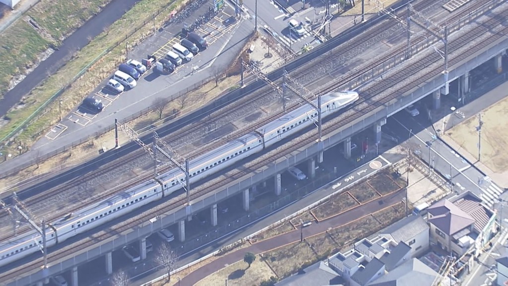 JR東日本公司表示，可能要花費相當時間才能讓列車復駛。網上圖片