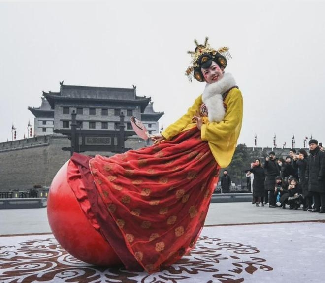 西安不倒翁小姐姐一人带火一座城。