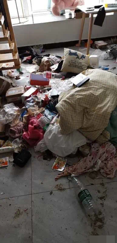 女租客留下滿地垃圾後不辭而別。網圖