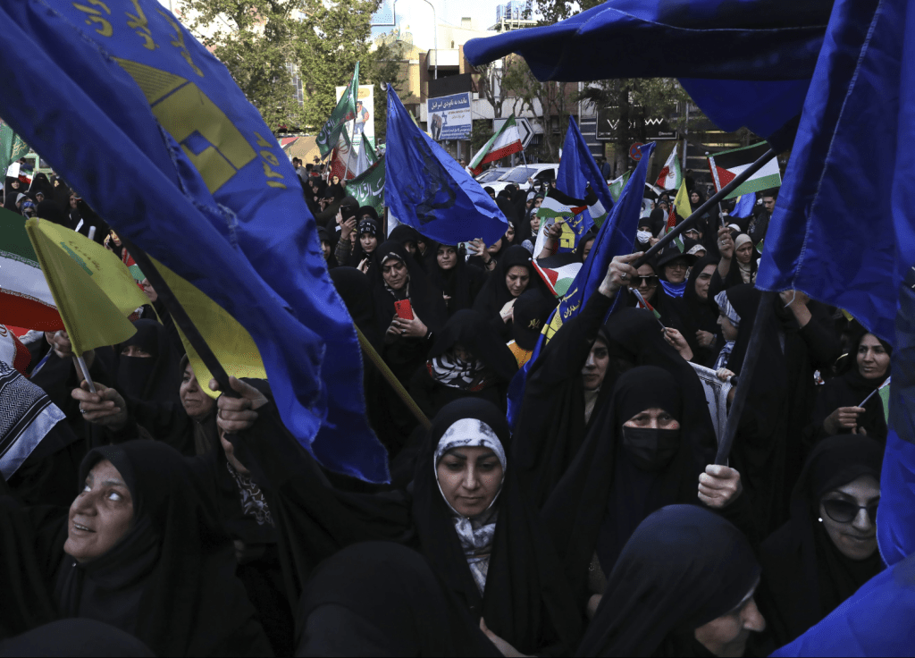 周一德黑蘭，有大批伊朗民眾發起反以色列遊行。美聯社