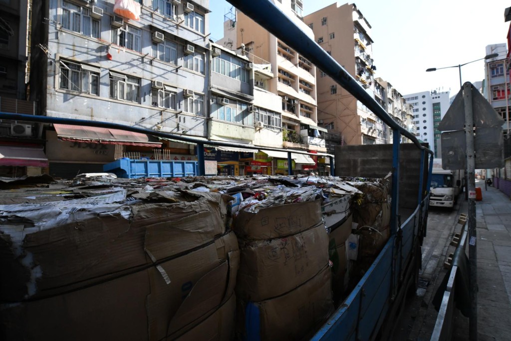 內地今日起停止接收廢紙。