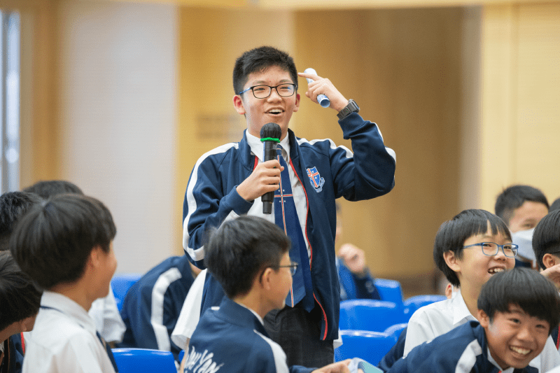 同學在講座中積極參與同理心模擬環節。