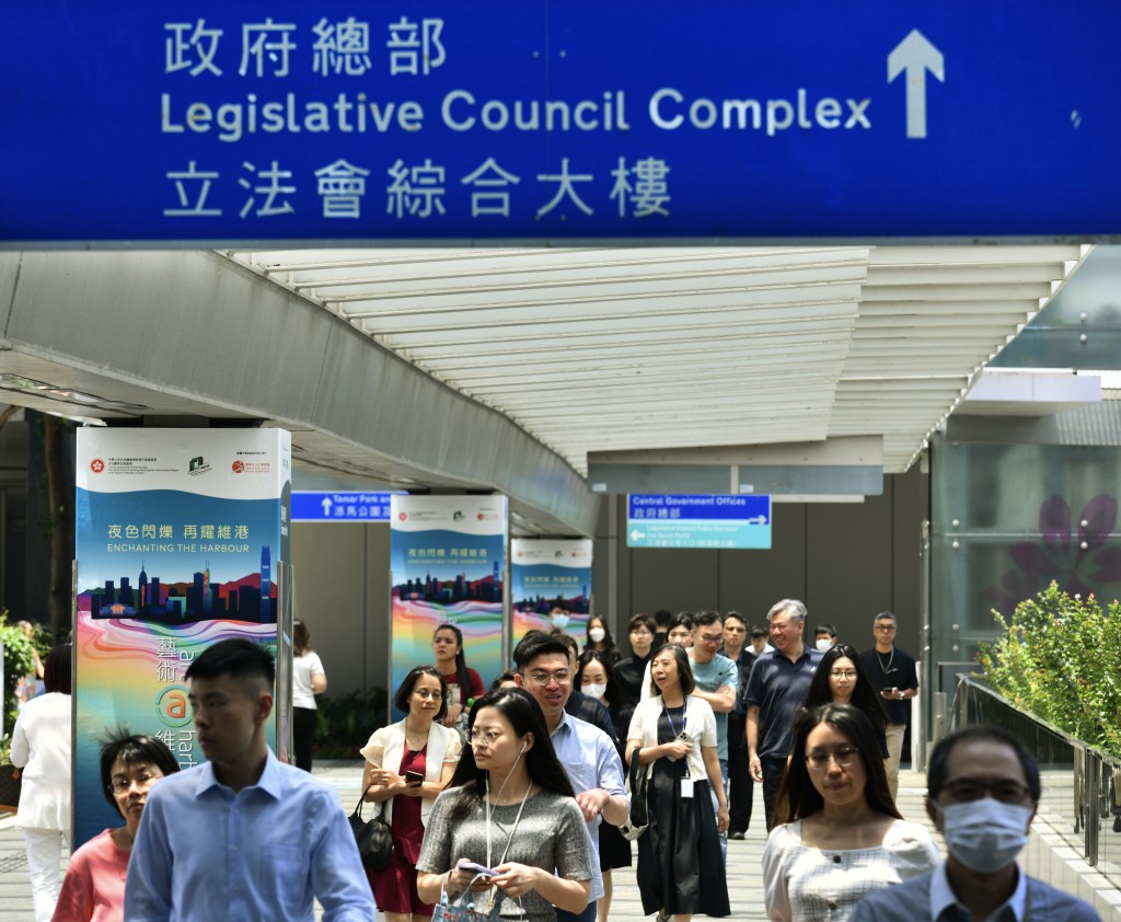 政府推行公務員家庭友善僱傭措施。資料圖片 政府推行公務員家庭友善僱傭措施。資料圖片