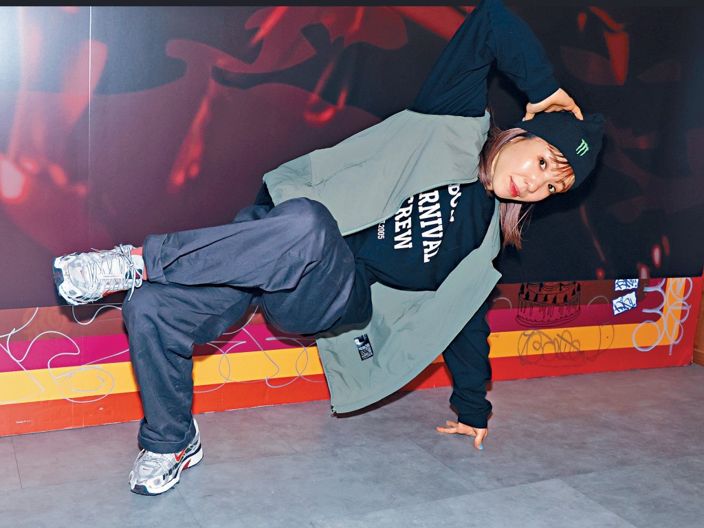 福島亞由美在記者面前即席表演身手。