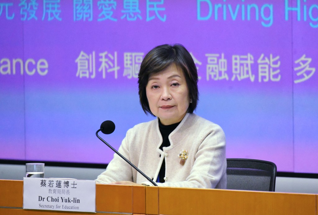 教育局局長蔡若蓮認為辦學團體不能等到零班時才去思考怎樣去搶非本地學生。 教育局局長蔡若蓮認為辦學團體不能等到零班時才去思考怎樣去搶非本地學生。