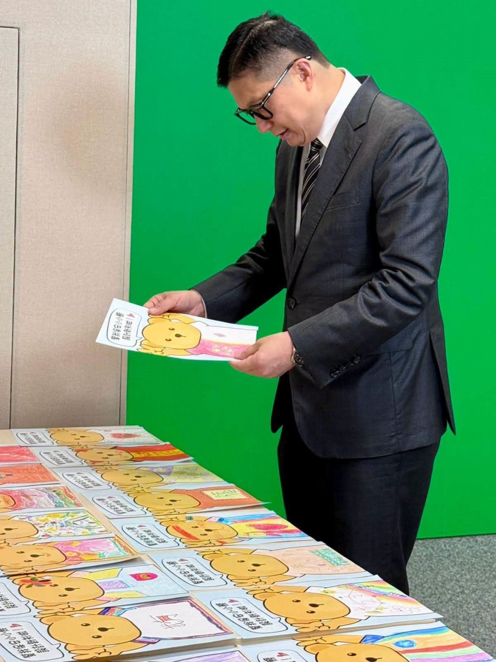 鄧炳強同團隊最後揀選了康傑中英文幼稚園Larine同學嘅作品成為冠軍。鄧炳強fb 鄧炳強同團隊最後揀選了康傑中英文幼稚園Larine同學嘅作品成為冠軍。鄧炳強fb