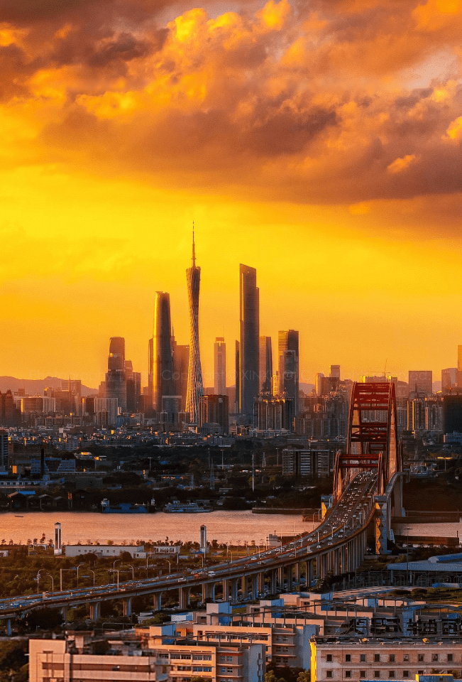 中國城市的日落。（X@xiaoyif15996958）