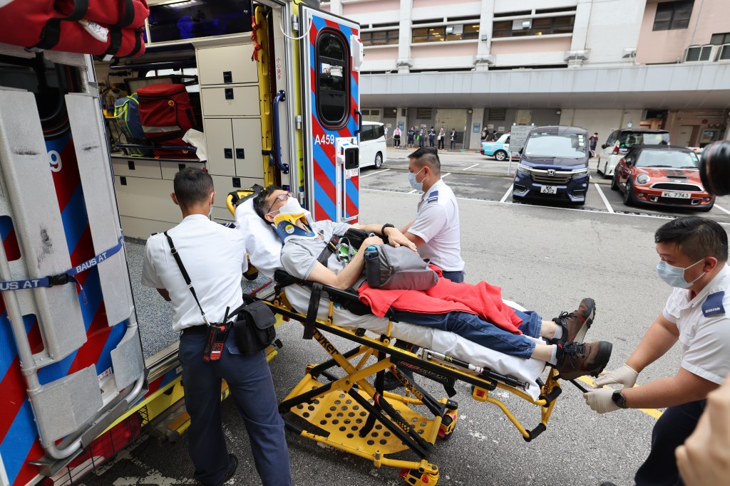多名傷者送往醫院治理。